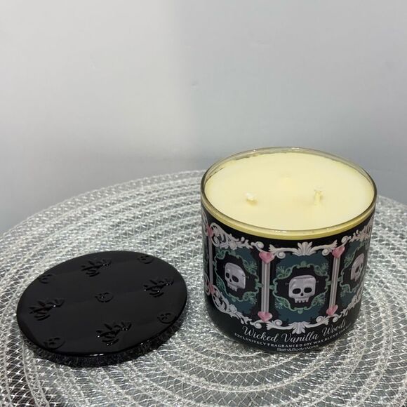 BBW Wicked Vanilla Woods 3 Wick Scented Candle NWT - Picture 2 of 4